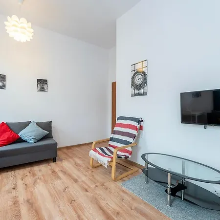 Luxury Location-bright&parking Apartment