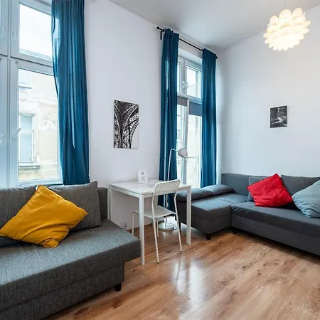 Luxury Location-bright&parking Apartment