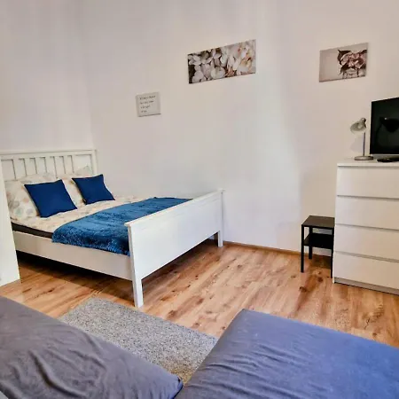 Luxury Location-bright&parking