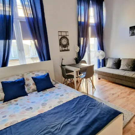 Luxury Location-bright&parking *