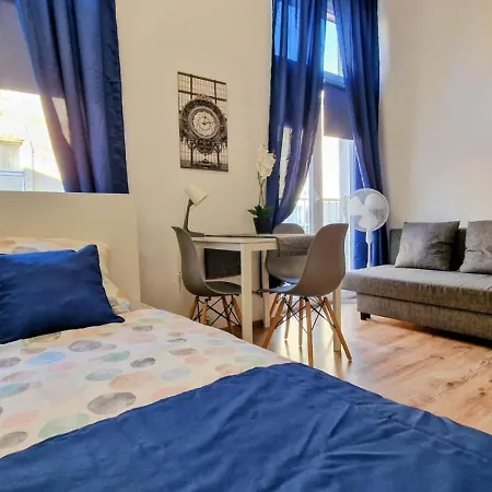 Luxury Location-bright&parking