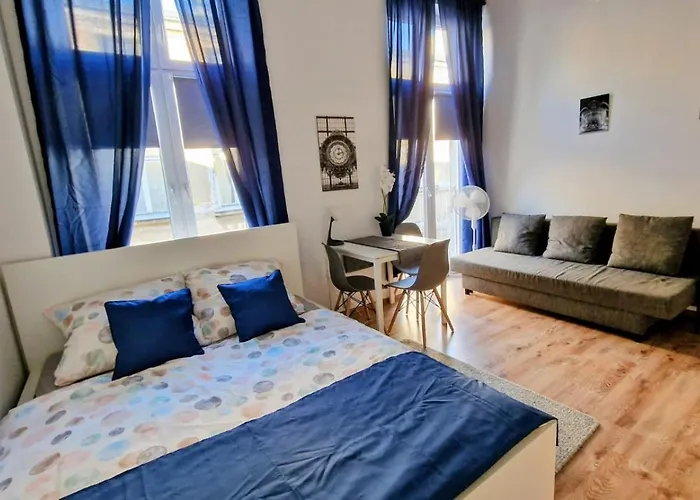 Luxury Location-bright&parking *