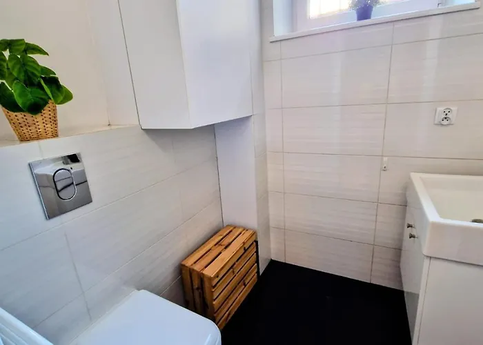 Luxury Location-bright&parking *