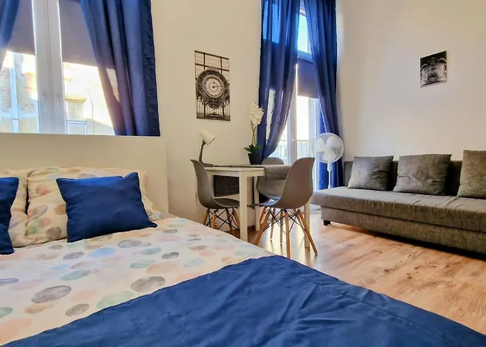 Luxury Location-bright&parking